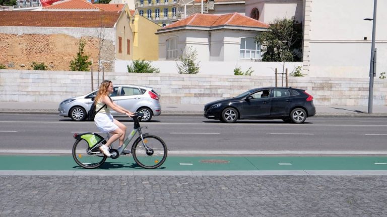 EMEL promove experiências com as bicicletas GIRA para  identificar medidas que promovam a utilização urbana de bicicleta por mulheres