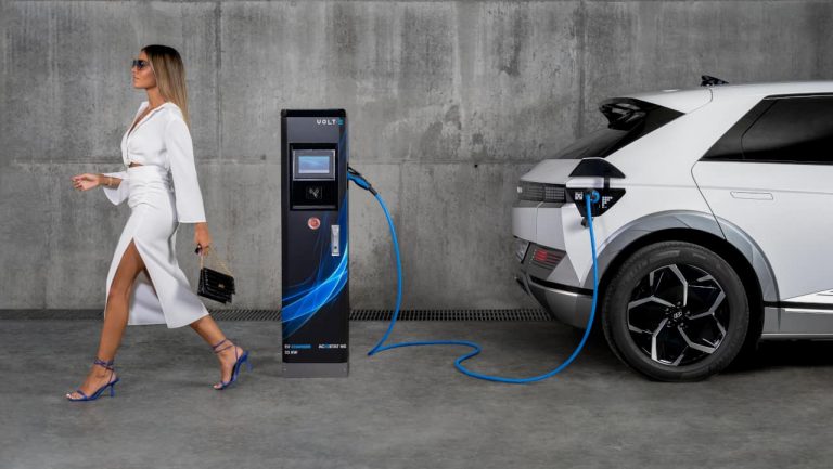 Volt-e lança estações de carregamento em aço inox destinadas a zonas residenciais urbanas