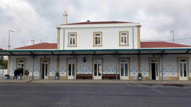 Reabilitado antigo edifício de passageiros da Estação de Moura