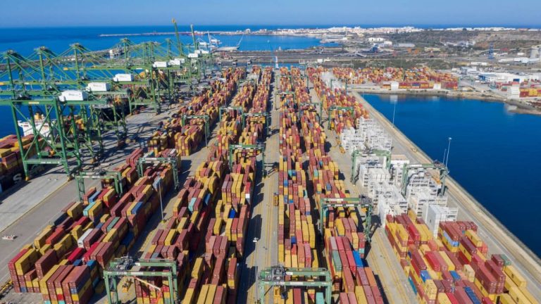 Sines entre os 15 maiores portos europeus de contentores
