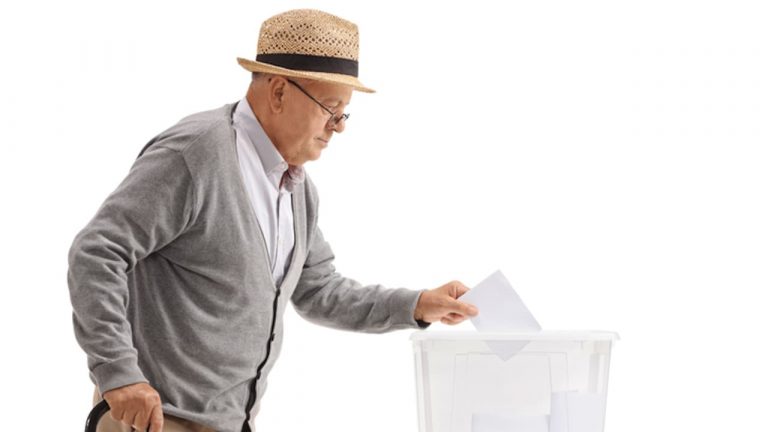 Como é que os seniores em residências podem votar antecipadamente?