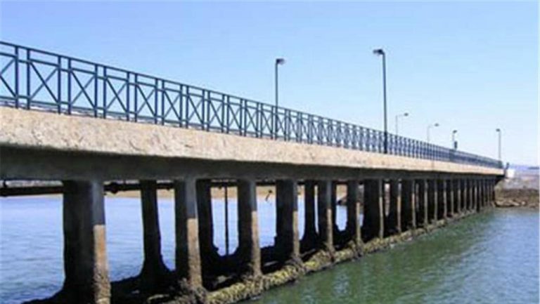 nova ponte de acesso à Praia de Faro