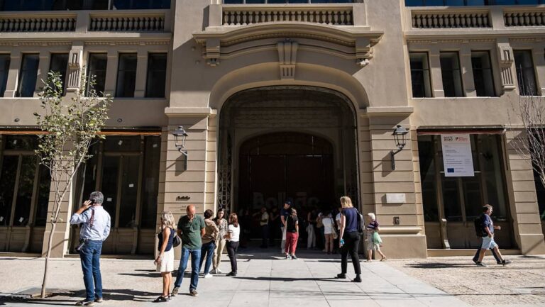 Mercado do Bolhão torna-se mais inclusivo com visitas guiadas em língua gestual portuguesa