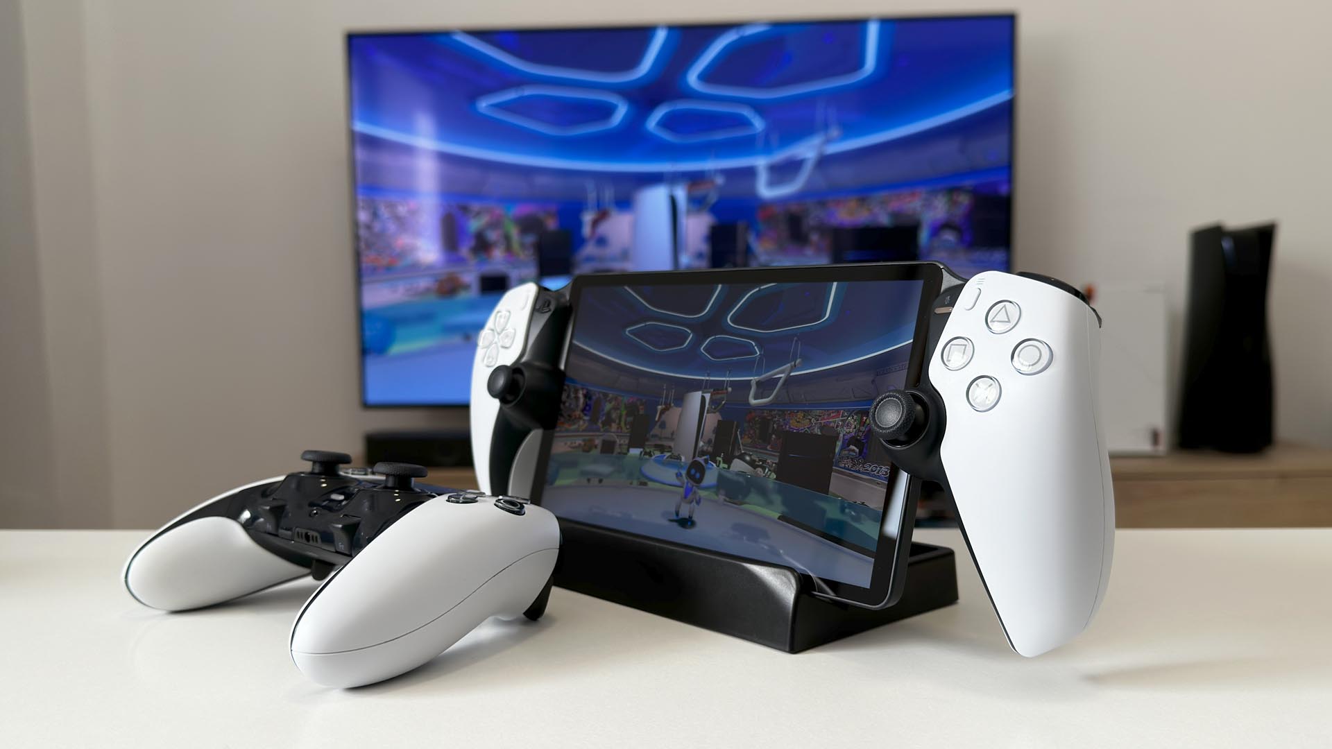 Análise TEK: PlayStation Portal permite jogar os jogos PS5 em formato  portátil. E mais nada - Análises - SAPO Tek