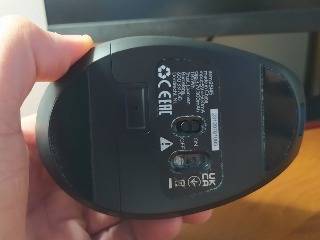 Trust Bayo II Ergonomic Wireless Mouse