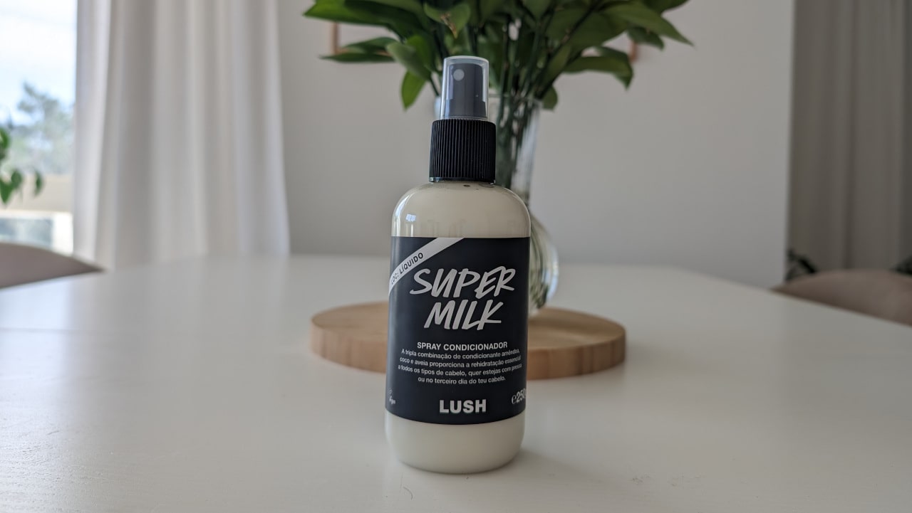Super Milk. Lush tem um spray condicionador com um cheirinho irresistível