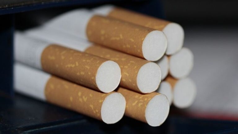 Fabricantes de tabaco passam a compensar municípios pela limpeza de beatas