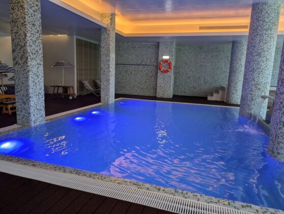 NAU São Rafael Suites - piscina interior