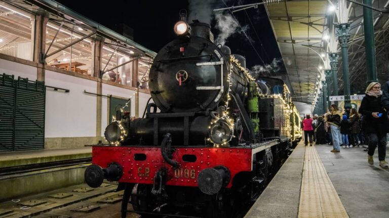 Comboio Histórico a Vapor regressa com viagens natalícias entre Porto e Ermesinde