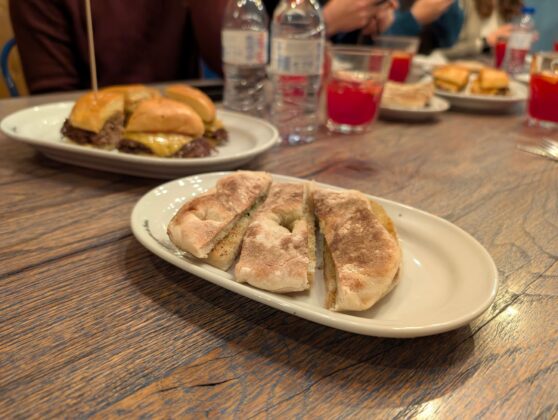 Hamburgueria do Bairro - Bolo do Caco com manteiga de alho