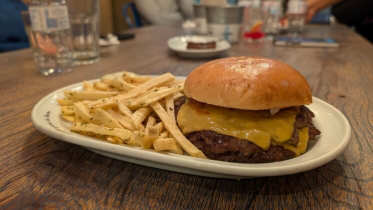 Hamburgueria do Bairro - Duplo Smash Burger