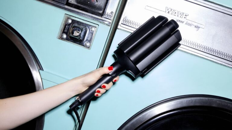 ghd Wave: o novo modelador triplo que recria ondas de praia com acabamento natural