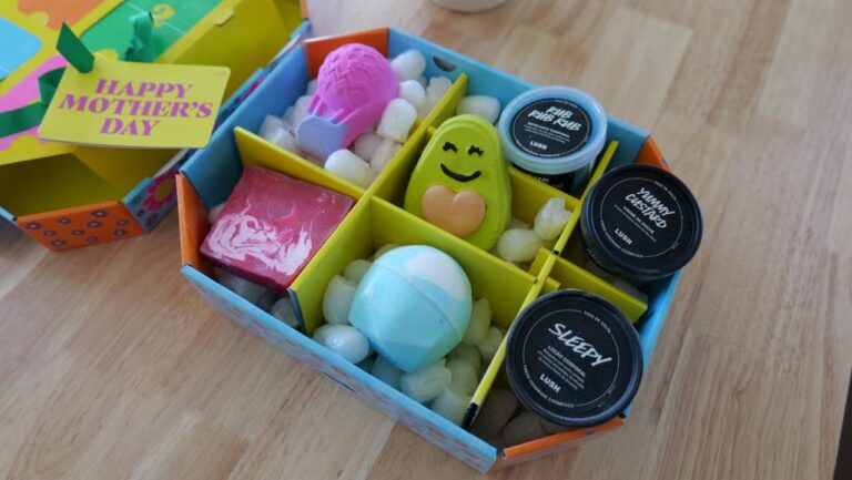 Dia da Mãe: uma homenagem sensorial da Lush com propósito social