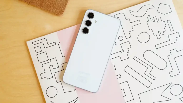 A Samsung atualizou o Galaxy A55 para o Android 15