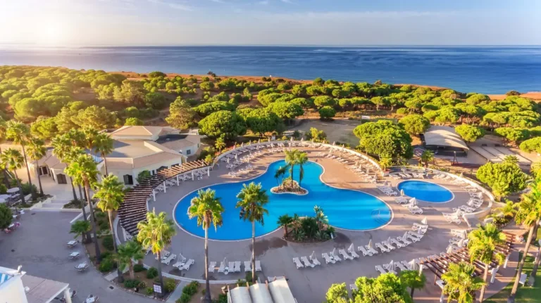 AP Adriana Beach Resort reabre esta semana após obras de renovação
