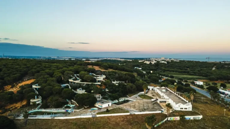 Antigo parque aquático em Altura dá lugar a três unidades de turismo rural de baixa densidade