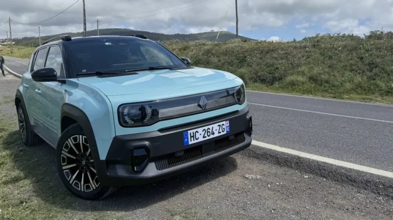Nova viagem ao passado futurista da Renault: eis o Renault 4 (Primeiras impressões)
