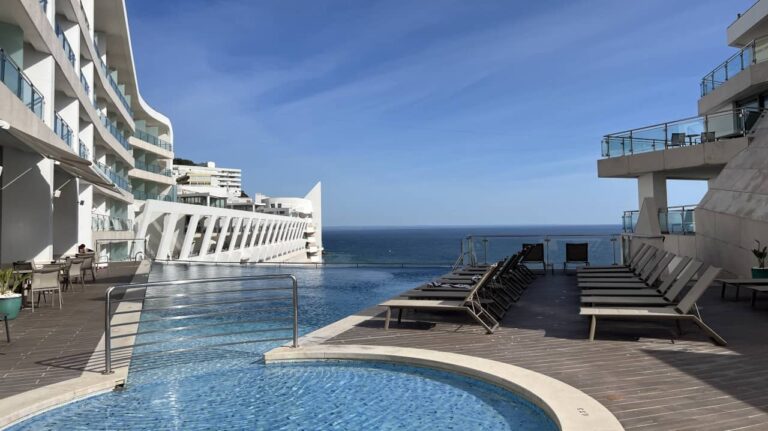 Sesimbra Oceanfront Hotel: entre o azul e a tradição