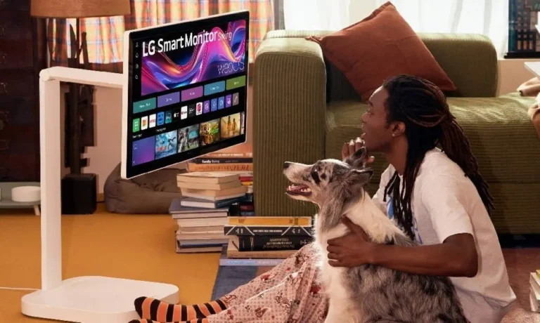 A LG anunciou o Smart Monitor Swing com resolução 4K, ecrã sensível ao toque e suporte móvel