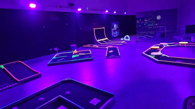 MiniGolfExiste: o maior campo de minigolfe indoor em Portugal está em Leiria