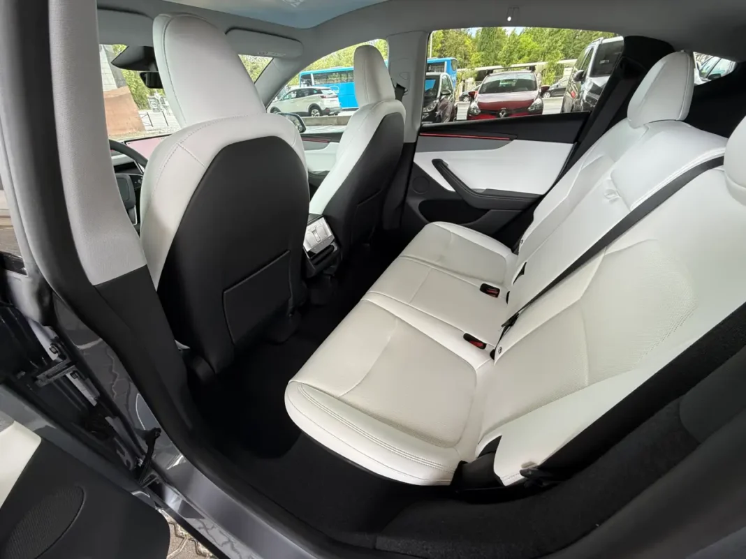 Tesla Model Y Juniper Long Range RWD (2025)