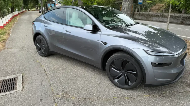 Tesla Model Y Juniper Long Range RWD (2025)