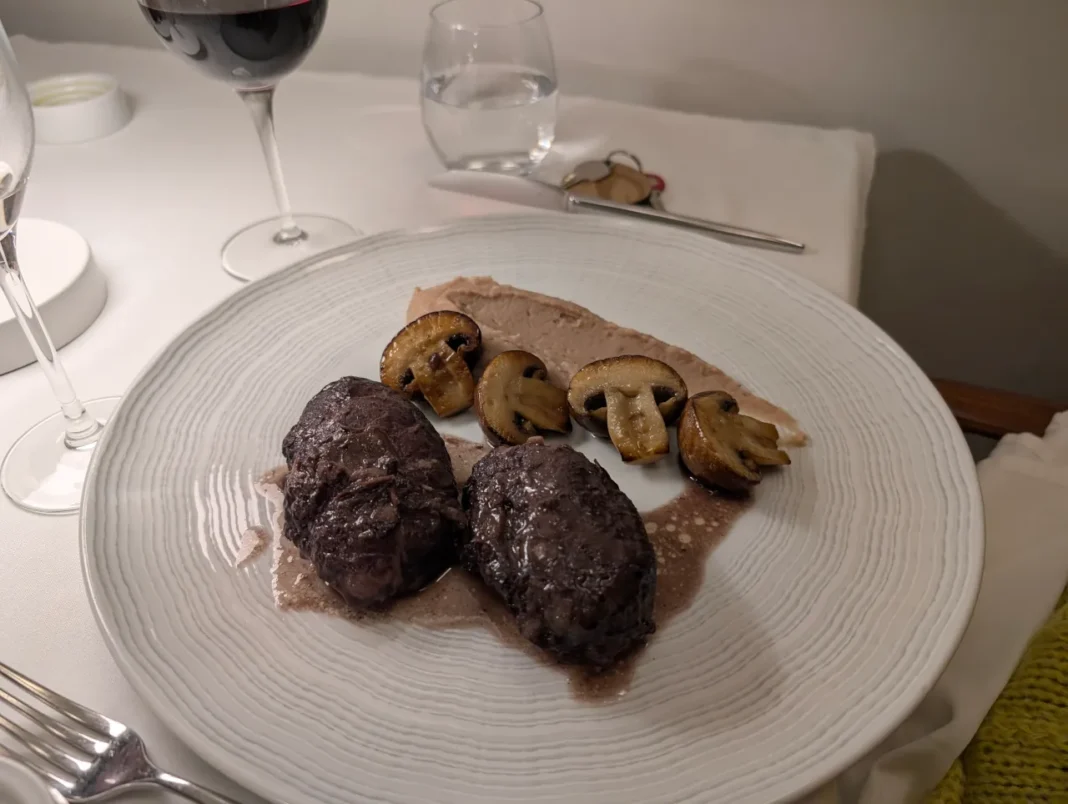 Casas da Lapa - Bochecha de porco com pur&eacute; de castanha e cogumelos salteados