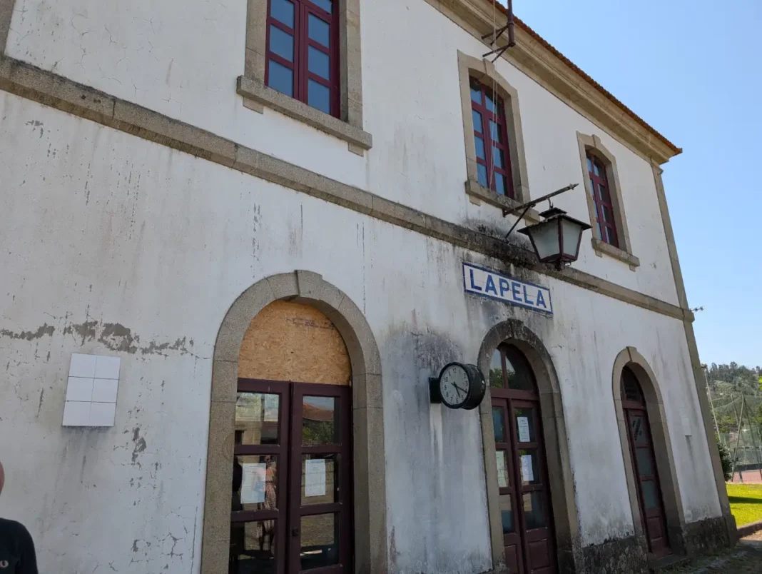 Esta&ccedil;&atilde;o de Lapela