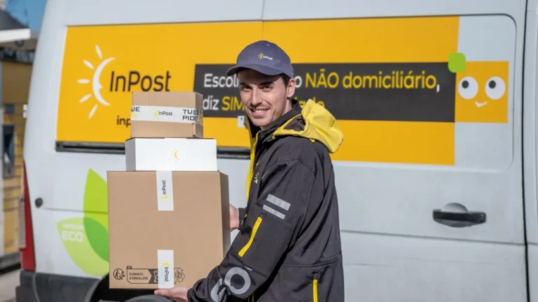 InPost chega a acordo com a Redicom para alargar entrega de encomendas em pontos de recolha