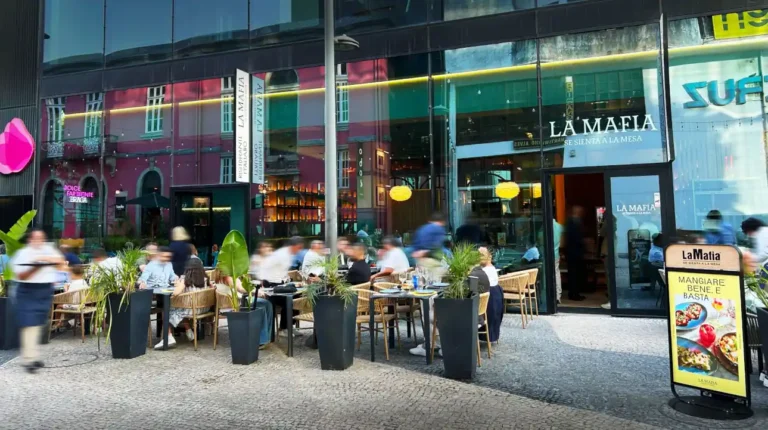 Restaurante La Mafia se sienta a la mesa abre em Braga