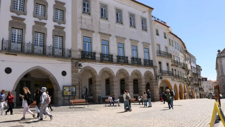 Évora estreia a taxa turística no Alentejo