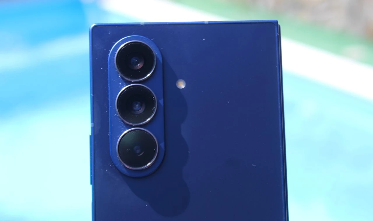 Sensores na traseira do Samsung Galaxy Z Fold7