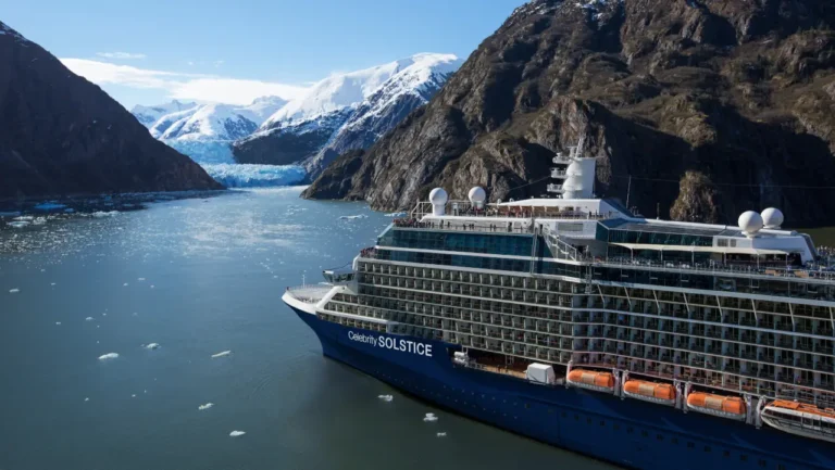 Celebrity Cruises apresenta itinerários para 2027-2028 com viagens por cinco continentes