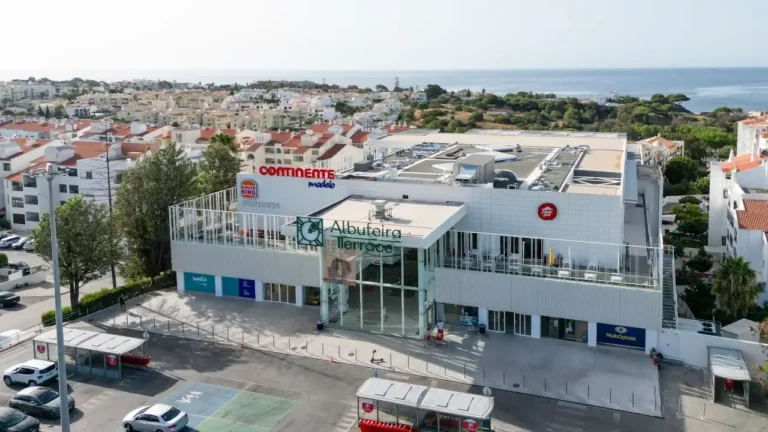 Loja Continente em Albufeira é a primeira no país com entregas 24 horas por dia