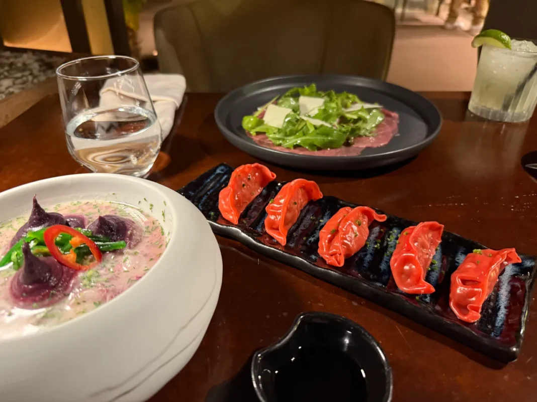 Cu&aacute; Cu&aacute; Club - Gyosas de novilho com molho teriyaki