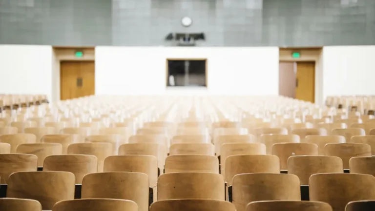 Mudanças na fixação de vagas procuram equilibrar procura e oferta no Ensino Superior