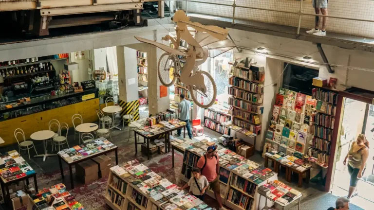 Livraria Ler Devagar no LX Factory entre as melhores livrarias-café do mundo