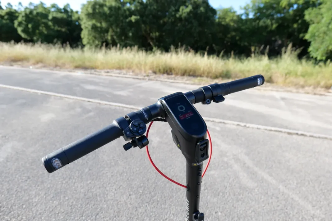 Ninebot F3 Pro - guiador