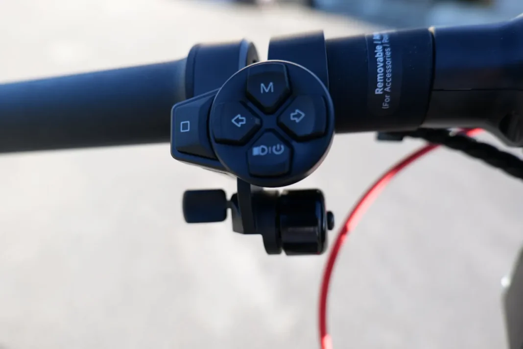 Ninebot F3 Pro - bot&otilde;es