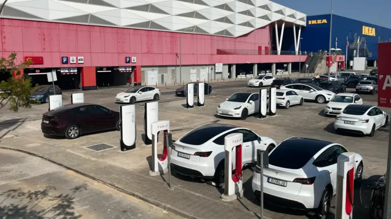 Rede Tesla Supercharger melhorada em Alcantarilha, Mealhada e Loulé