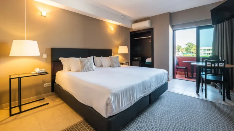 Topázio Vibe Beach Hotel & Apartments apresenta nova identidade e inicia remodelações