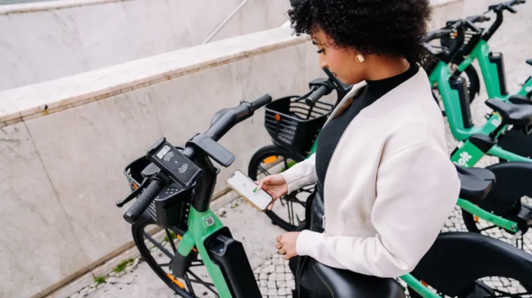 Bolt lança ferramenta para otimizar estacionamento de trotinetes e bicicletas elétricas