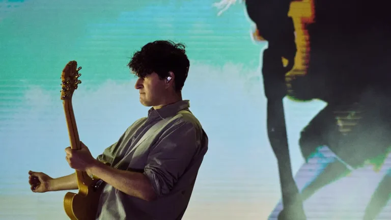 Vampire Weekend no Vodafone Paredes de Coura 2025 – Foto: Emanuel Canoilas