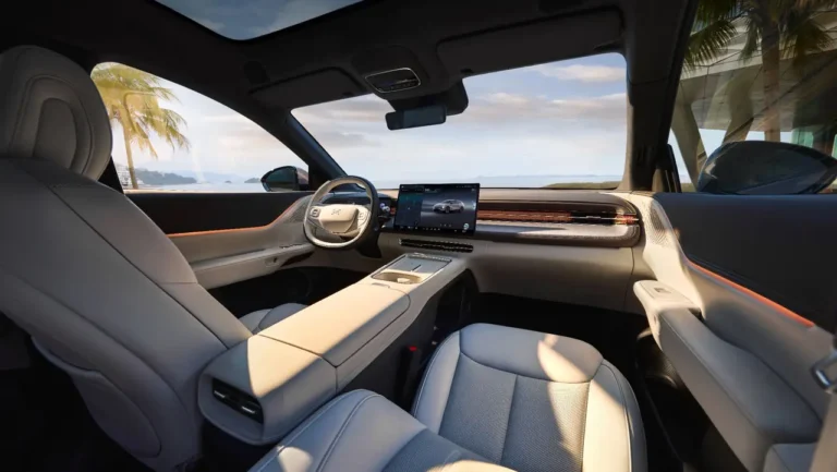 Sistema operativo XOS da XPENG recebe nova versão com com novidades na condução assistida e modo Pet