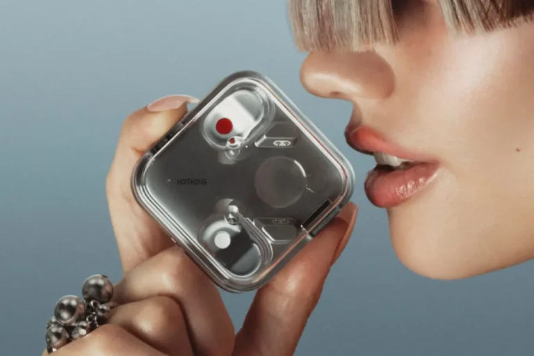 Nothing revela o Ear (3) com carcaça metálica, cancelamento de ruído avançado e Super Mic