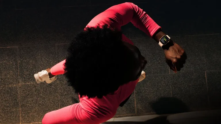 Apple apresenta novos Apple Watch Series 11 e AirPods Pro 3