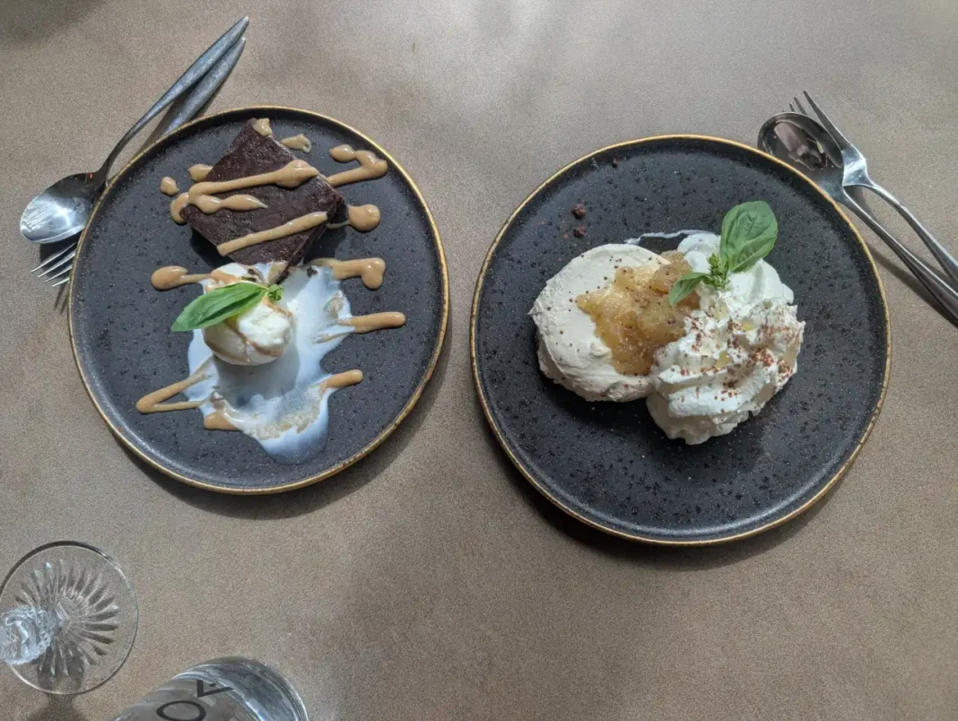 Boshq - Caju Cake e Wild Fudge Brownie