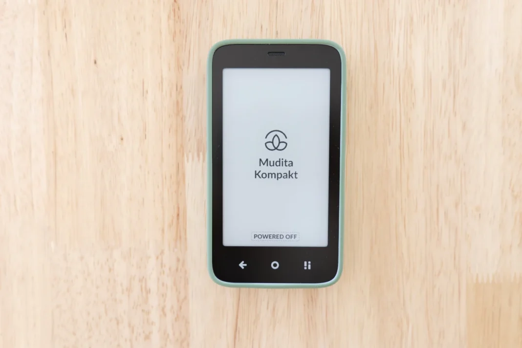 Mudita Kompakt com capa