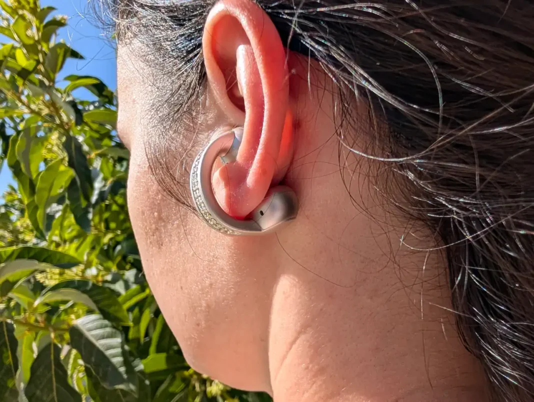 MOTOROLA Moto Buds Loop Premium (Bege) - Cristals by Swarovski