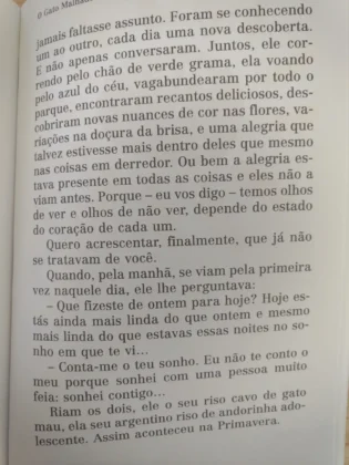 Boox 2 - fotografia tirada a uma página de um livro